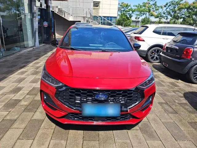 Ford Focus — Фото автомобиля 2