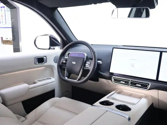 Li Auto L7 — Фото автомобиля 14