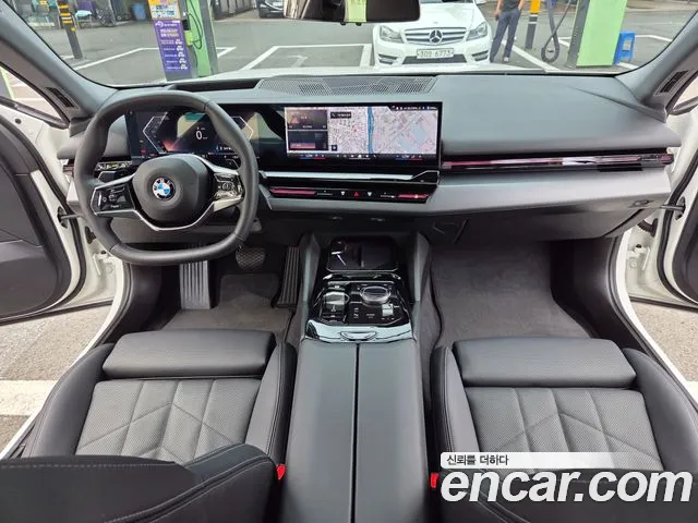 BMW 5 Series G60 — Фото автомобиля 7