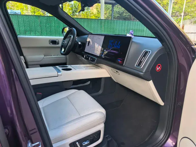 Li Auto L8 — Фото автомобиля 6