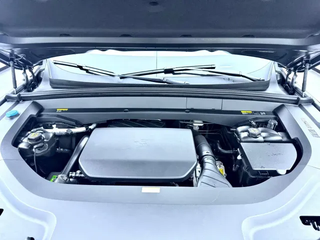 Li Auto L9 — Фото автомобиля 11