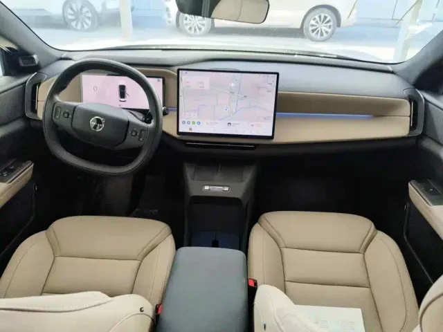 Volvo XC70 Plug-in Hybrid — Фото автомобиля 12