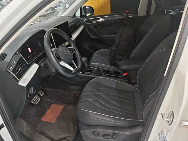 Volkswagen Tiguan L — Фото автомобиля 14