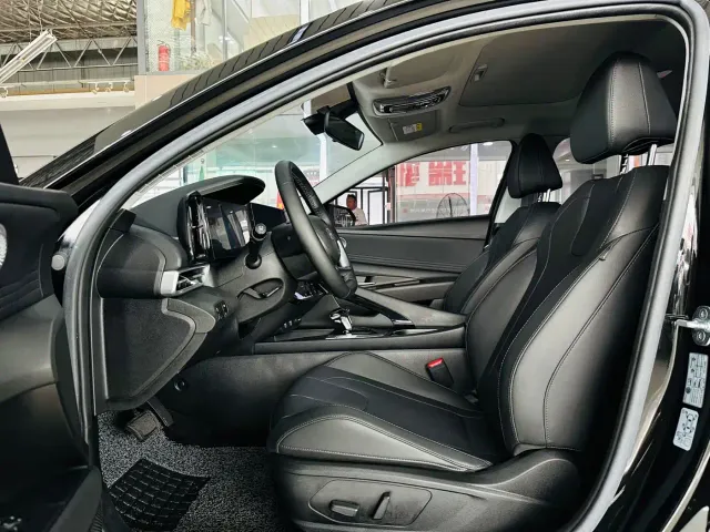 Hyundai Elantra — Фото автомобиля 7