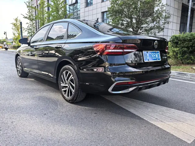 Volkswagen Lavida — Фото автомобиля 7