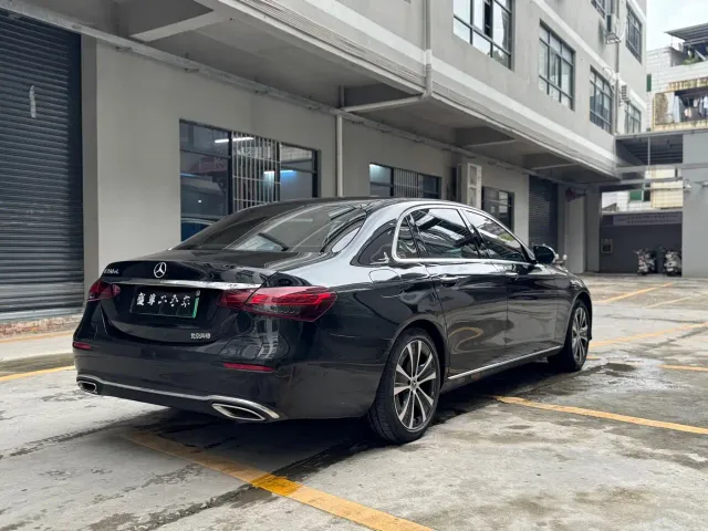 Mercedes-Benz E-Class — Фото автомобиля 17