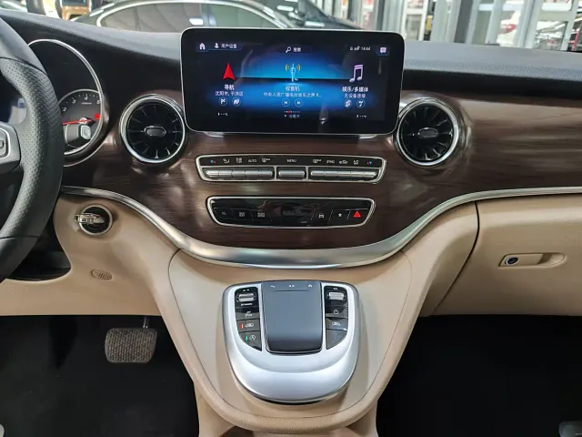 Mercedes-Benz V-Class — Фото автомобиля 15