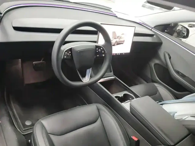 Tesla Model 3 — Фото автомобиля 9