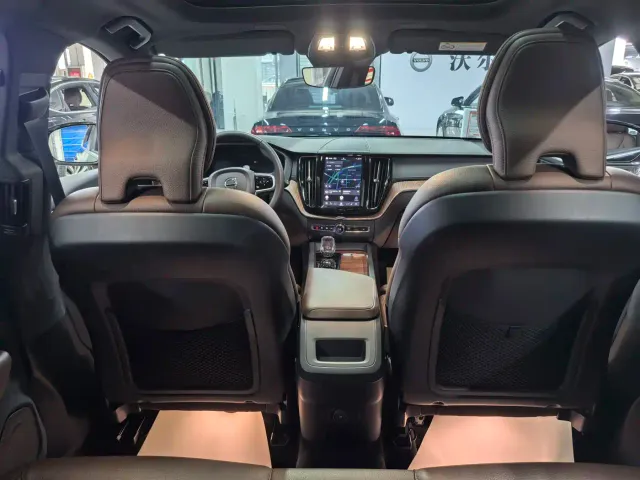 Volvo XC60 — Фото автомобиля 8