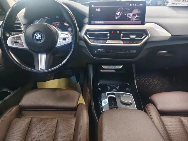 BMW iX3 — Фото автомобиля 7