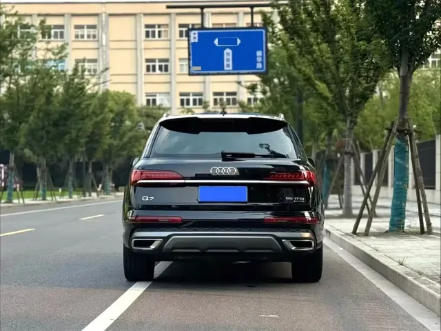 Audi Audi Q7 2023 55 TFSI quattro S Premium — Фото автомобиля 8