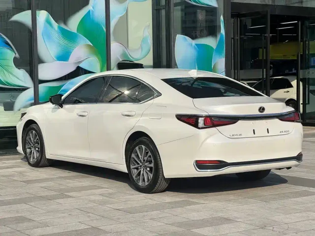 Lexus ES — Фото автомобиля 21