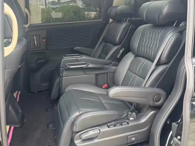 Honda Elysion — Фото автомобиля 4