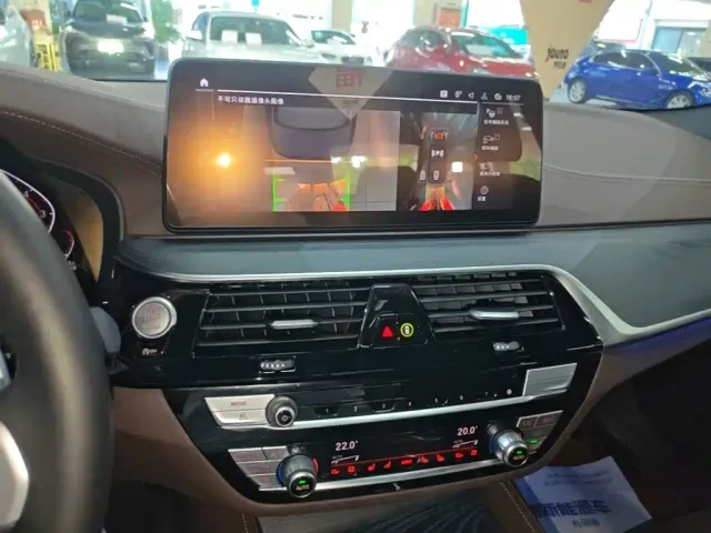 BMW 5 Series — Фото автомобиля 12