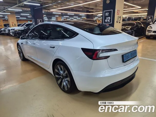 Tesla Model 3 — Фото автомобиля 3