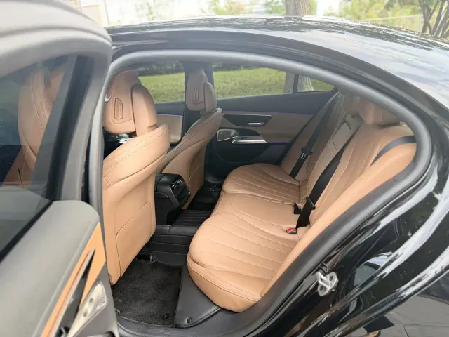 Mercedes-Benz E-Class — Фото автомобиля 14