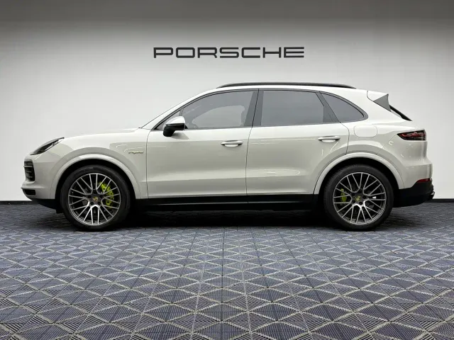 Porsche Cayenne — Фото автомобиля 10