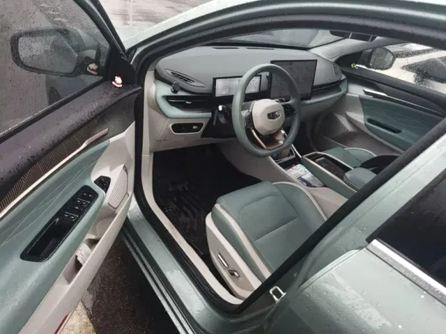 Geely Geometry G6 — Фото автомобиля 20
