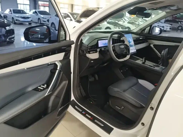 Geely Boyue L — Фото автомобиля 15