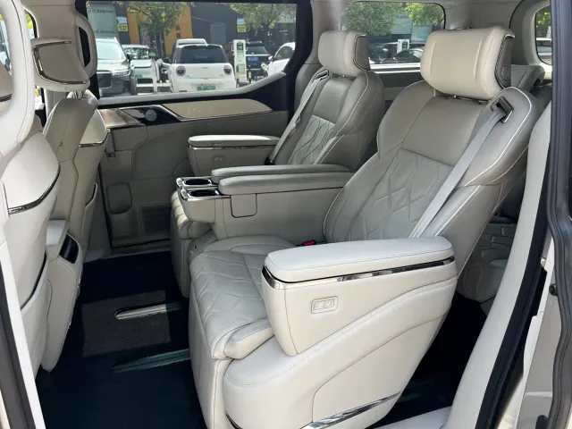 Volvo EM90 — Фото автомобиля 15