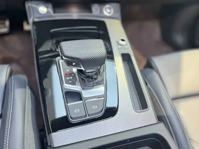 Audi Q5L — Фото автомобиля 10
