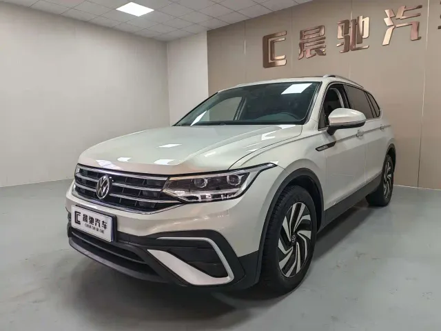 Фотография автомобиля — Volkswagen Tiguan L