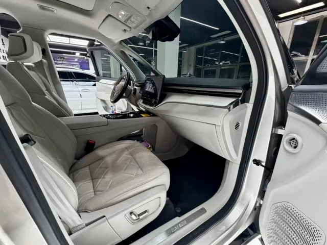 Volvo Volvo EM90 2025 Ultra Six-Seater — Фото автомобиля 14