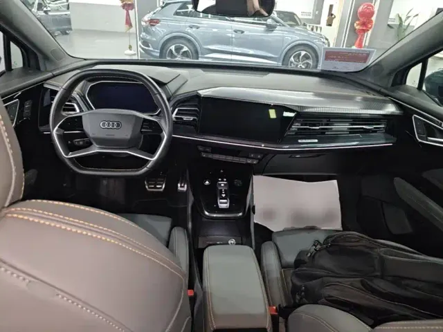 Audi Q4 e-tron — Фото автомобиля 9