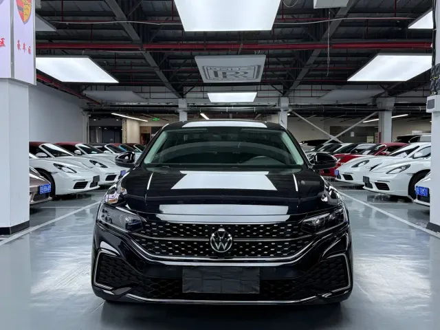 Volkswagen Passat — Фото автомобиля 2
