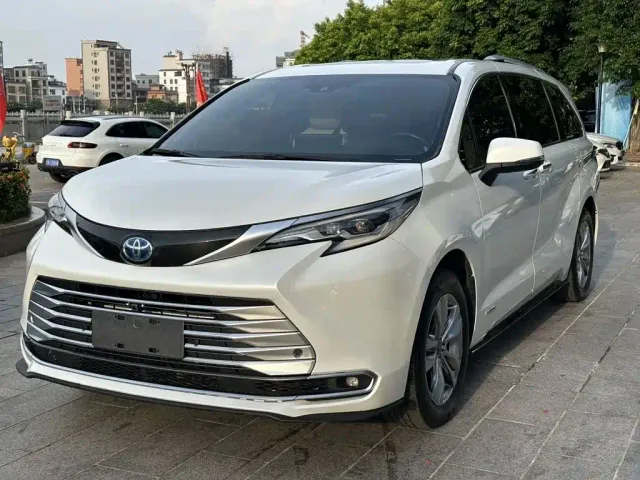 Фотография автомобиля — Toyota Sienna