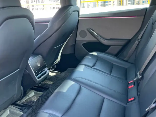 Tesla Model 3 — Фото автомобиля 13