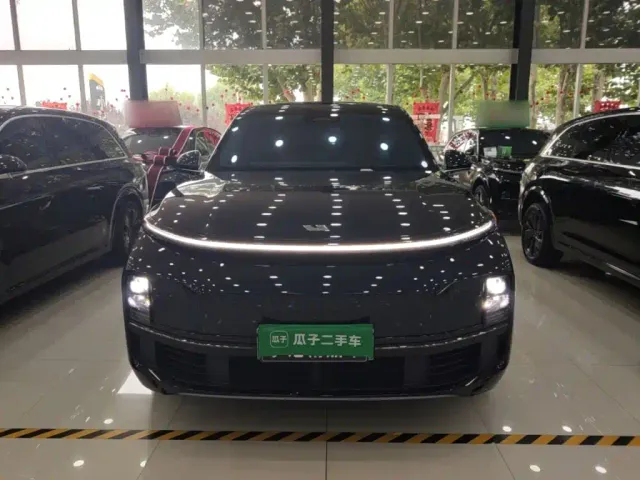 Li Auto L8 — Фото автомобиля 2