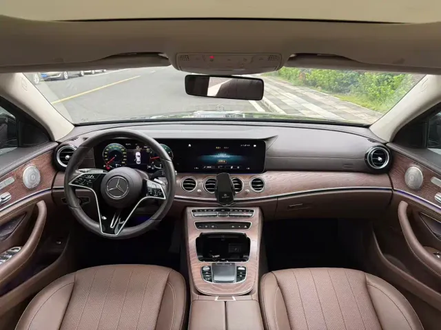 Mercedes-Benz E-Class — Фото автомобиля 5
