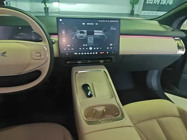 Xpeng P7+ — Фото автомобиля 12