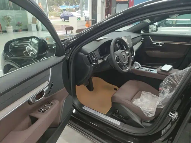 Volvo S90 — Фото автомобиля 15