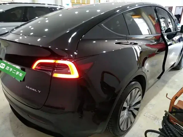 Tesla Model Y — Фото автомобиля 6