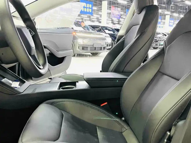 Tesla Model 3 — Фото автомобиля 7