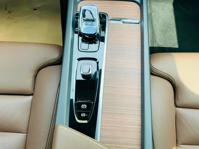 Volvo XC60 — Фото автомобиля 8