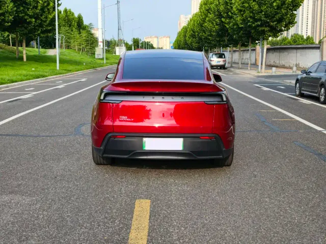 Tesla Model Y — Фото автомобиля 5