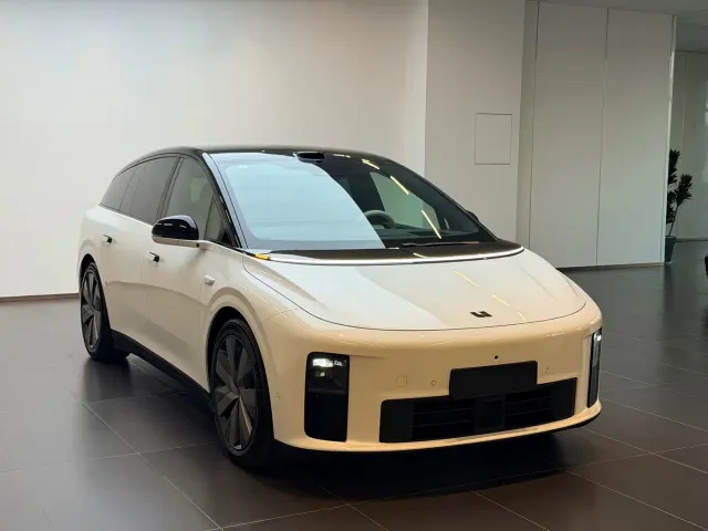 Li Auto i6 — Фото автомобиля 3