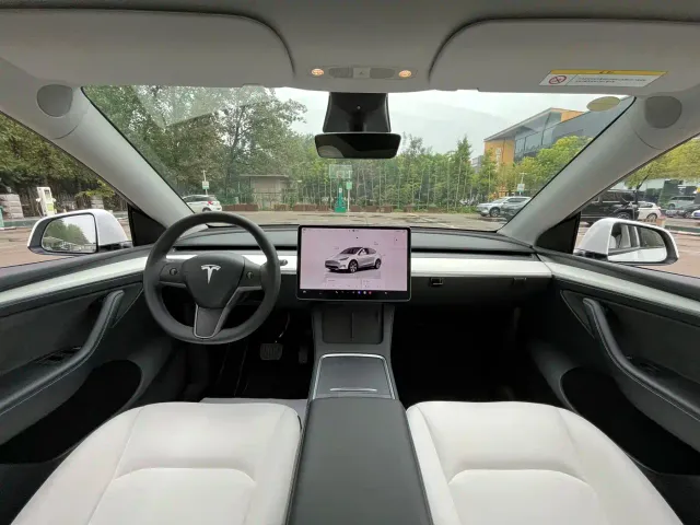 Tesla Model Y — Фото автомобиля 14