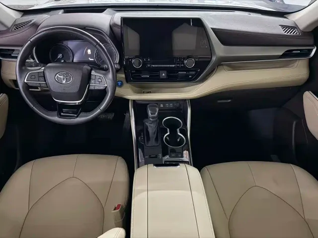 Toyota Highlander — Фото автомобиля 6
