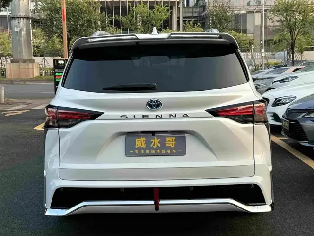 Toyota Sienna — Фото автомобиля 7