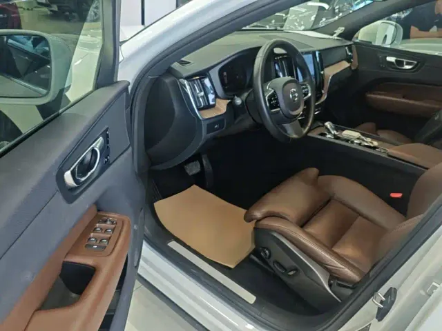 Volvo XC60 — Фото автомобиля 15