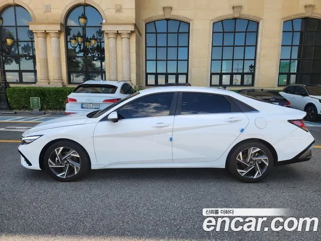 Hyundai Avante CN7 — Фото автомобиля 3