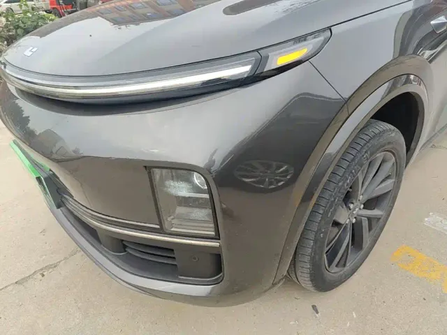 Li Auto L8 — Фото автомобиля 23