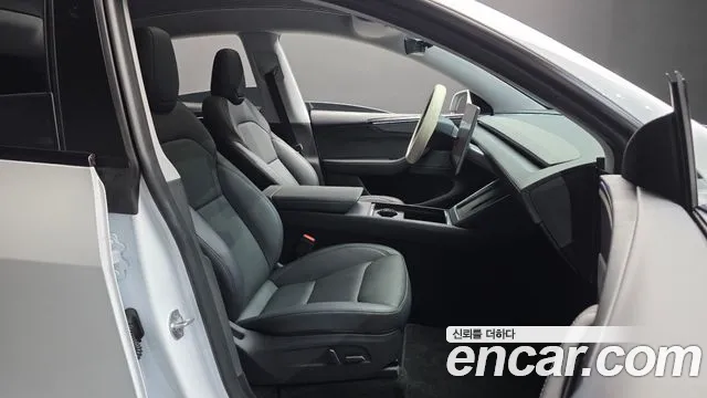 Tesla Model Y — Фото автомобиля 16