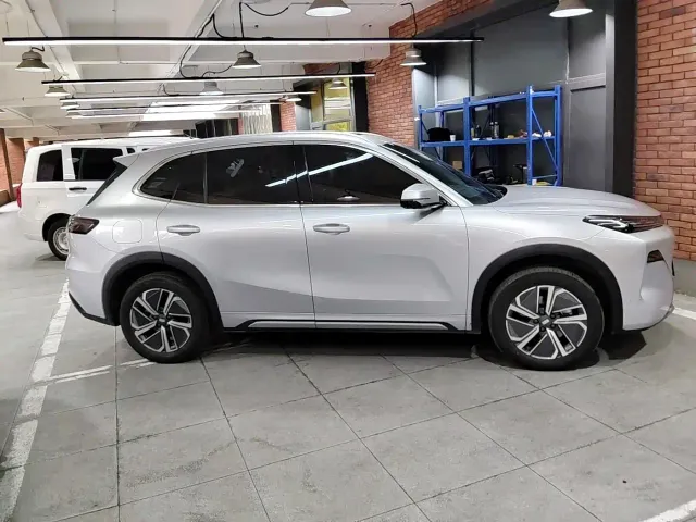 Geely Galaxy Starship 7 EM-i — Фото автомобиля 4