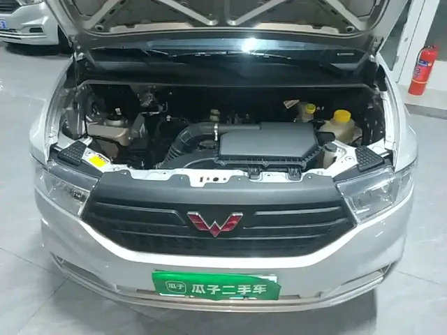 Wuling Hongguang V — Фото автомобиля 19