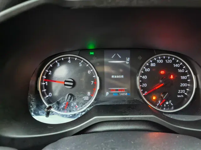 Toyota RAV4 — Фото автомобиля 9